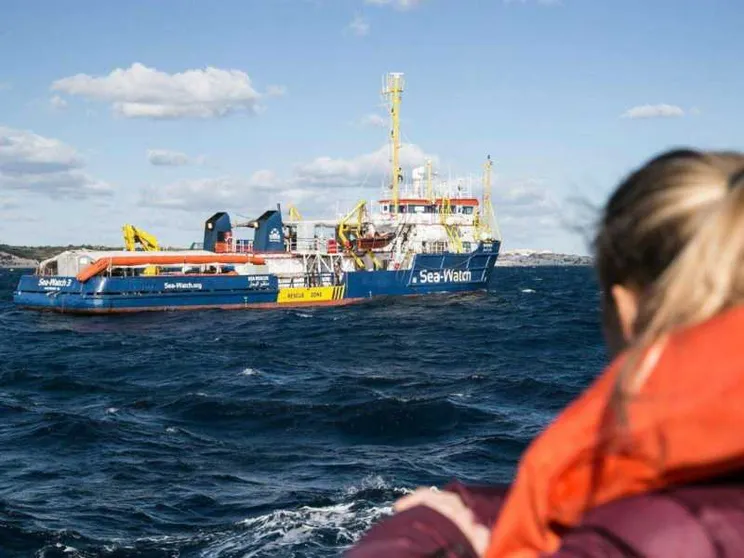 Sea Watch, Di Maio: sì allo sbarco di donne e bimbi. Migrantes: si agisca
