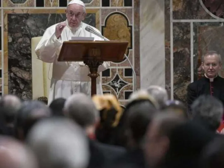 Il Papa: la via del dialogo oltre populismi e nazionalismi