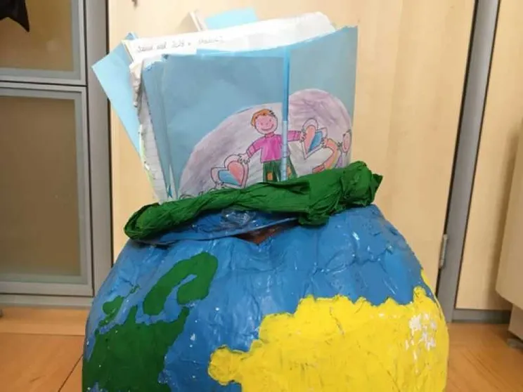 I bambini scrivono ai loro coetanei migranti del Cara: «Non siete soli»