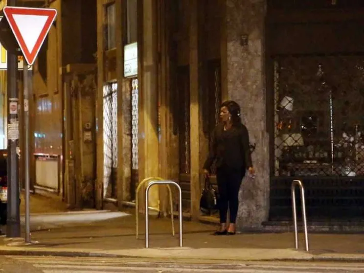 Vite in vendita sulla via Emilia. «Signore, toglici dalla strada»