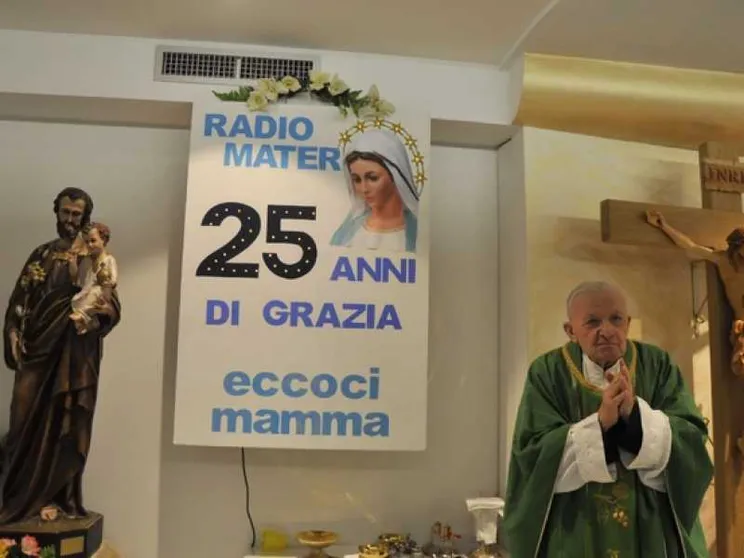 In onda il parroco dell’etere: «C’è sete di Dio, le diamo voce»