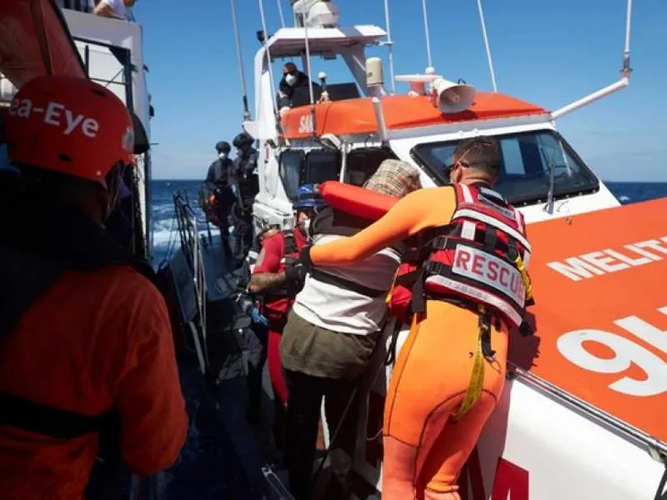«Non rimandateci all'inferno libico»: il grido dalla nave senza porto