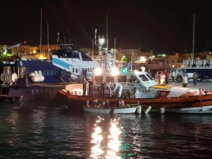 Barca con 70 migranti a Lampedusa. Tra loro 17 libici in fuga dalla guerra