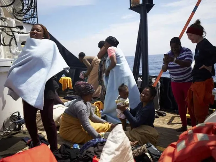 Sbarcati a Malta i 64 migranti della nave Alan Kurdi