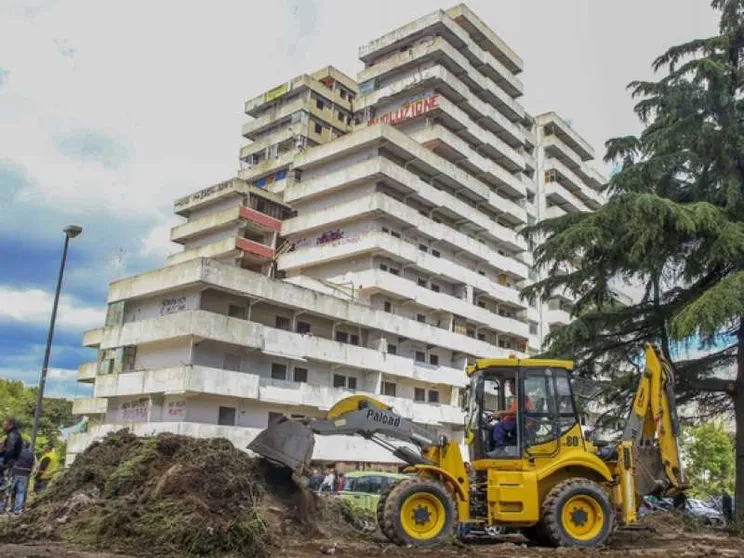 Al via il cantiere per la demolizione delle Vele. Così Scampia riparte