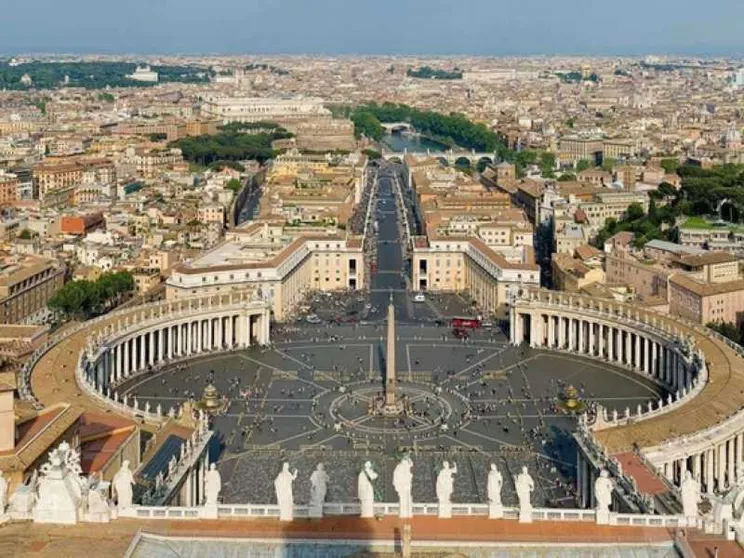 Lo stipendio del Papa e i soldi della Chiesa
