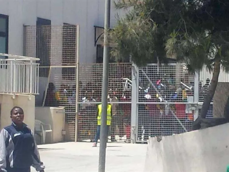 Maltrattamenti e detenzioni: inchiesta sul centro di Lampedusa