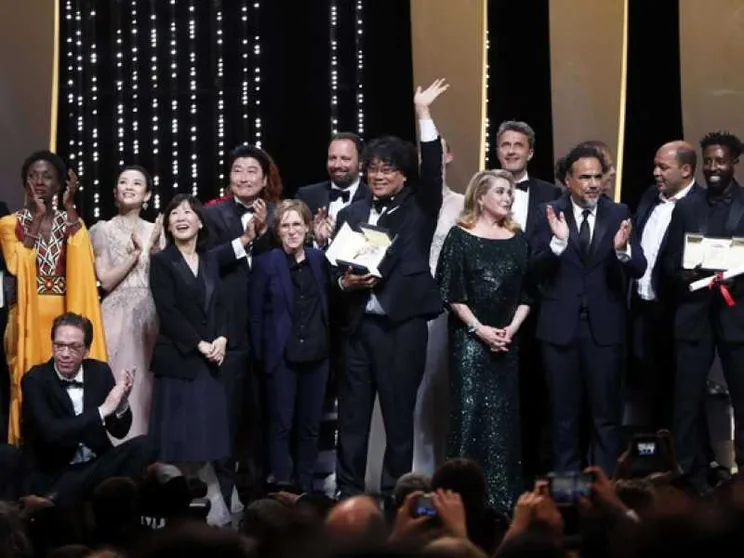 Cannes, la Palma d'oro al coreano "Parasite". Banderas miglior attore
