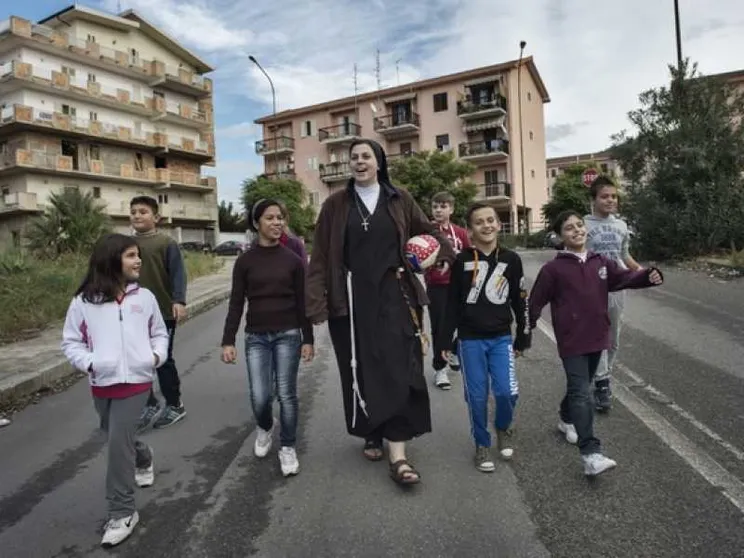 Lo chieda ai prefetti, signor ministro Salvini. Quello che la Chiesa fa