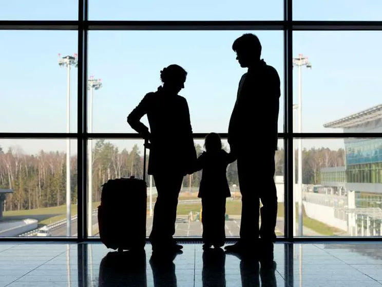 In un anno 128mila italiani emigrati all'estero: 24mila minorenni