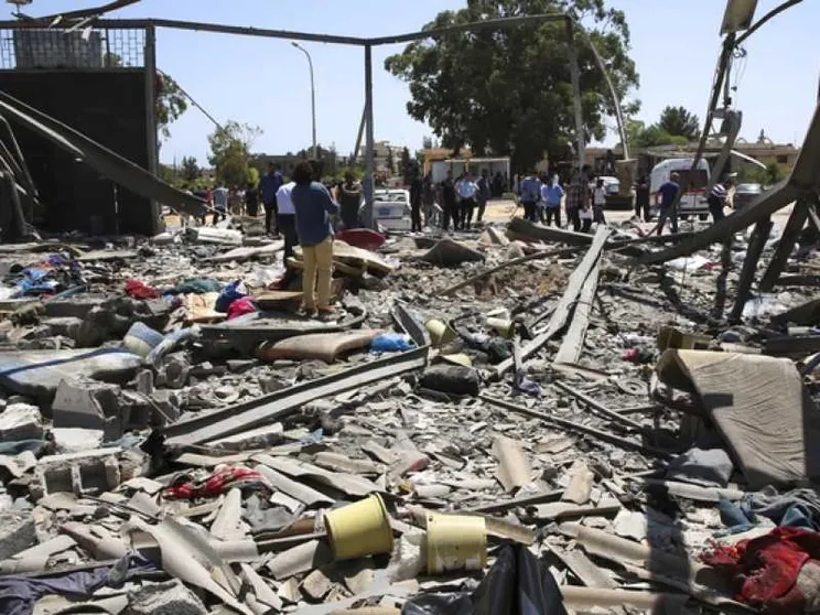 Bombe fanno strage al centro di detenzione migranti. Onu: crimine di guerra