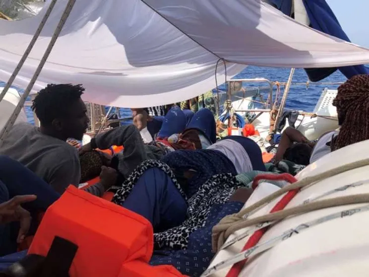 La nave Alex in stallo, naufraga la trattativa per lo sbarco dei 41 migranti