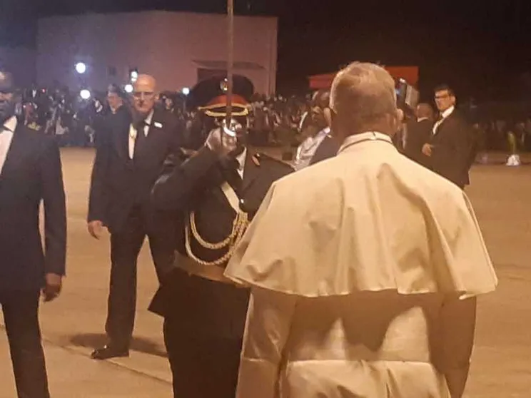 Il Papa è in Mozambico, lo scambio di battute con i giornalisti