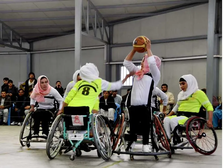 Canestro in sedia a rotelle: la rivincita delle ragazze del basket afghano