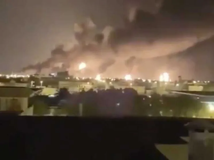 Trump accusa l'Iran dell'attacco al petrolio saudita. Dimezzata la produzione
