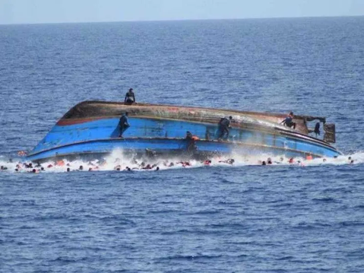 Una barca si è capovolta. «Riportate 70 persone in Libia»