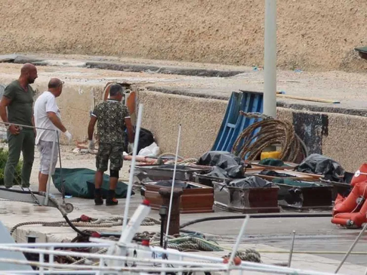 Naufragio al largo di Lampedusa, è strage di ragazze. Neonata tra i dispersi