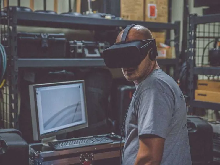 Se iI dolce veleno della tecnologia ci fa dimenticare che siamo corpo
