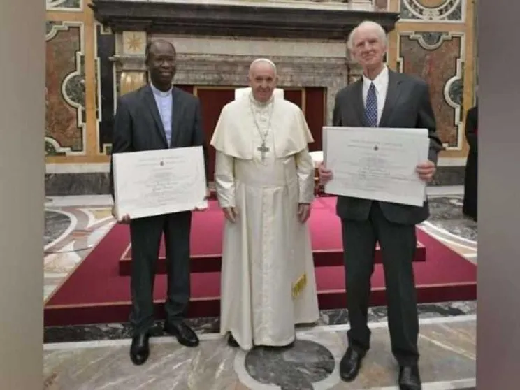 Papa Francesco: grati a Benedetto XVI per il suo servizio alla Chiesa
