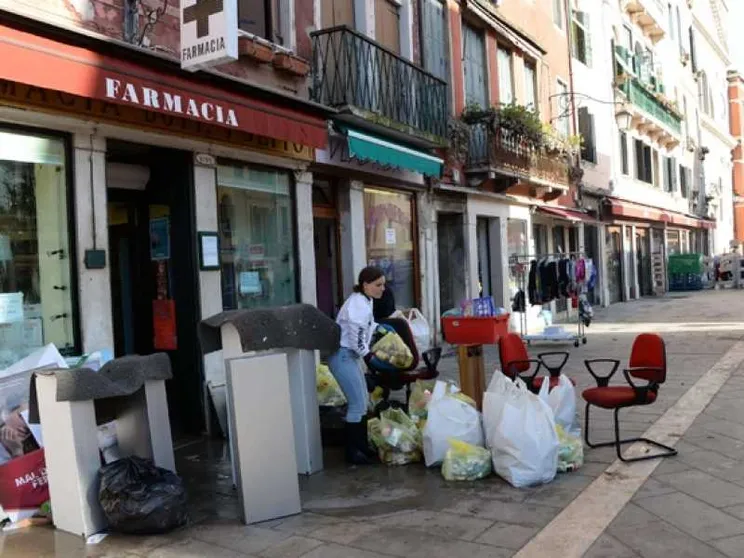 Lungo le calli ecco i giovani volontari «angeli della bellezza»
