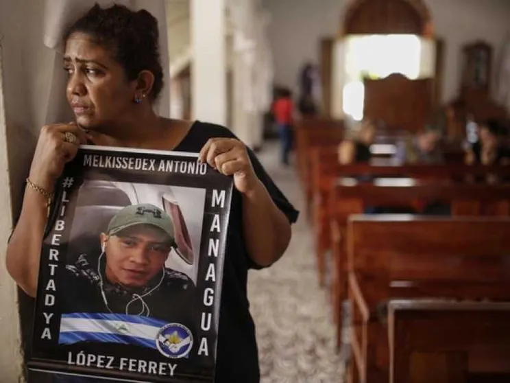 Blitz dei paramilitari nella cattedrale di Managua: picchiati prete e suora
