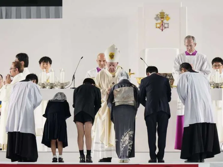Papa Francesco: «La competitività assillante incatena l'anima»