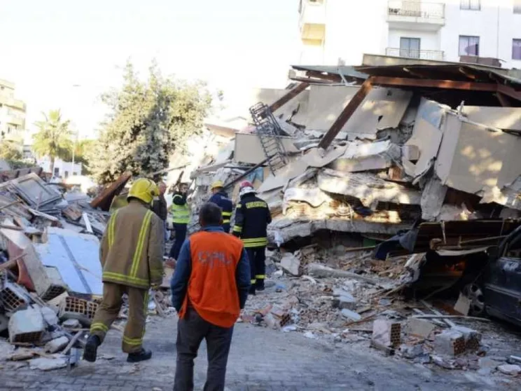Albania, morti e feriti. Nuova scossa. Il Papa: «Prego per le vittime»