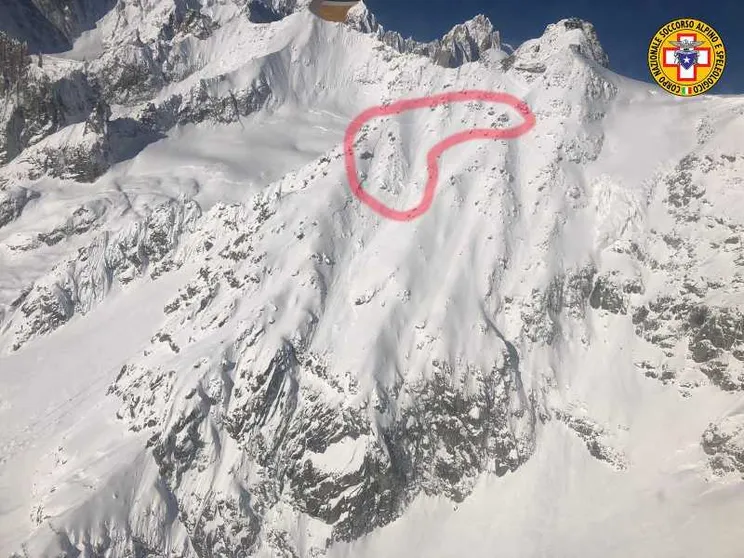 Valanga sul Monte Bianco, due sciatori morti (video)