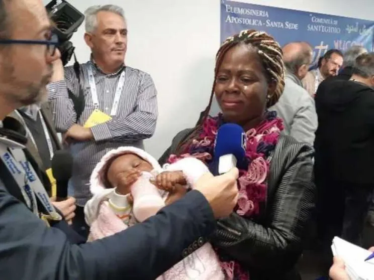 33 migranti da Lesbo in Italia con l'elemosiniere del Papa