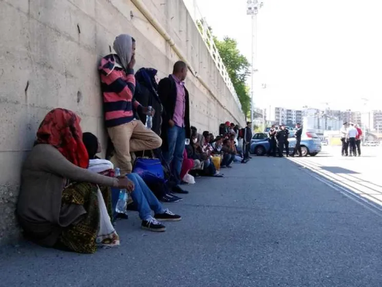 Angoscia, timori e attesa per i migranti nel "limbo" degli ex Sprar