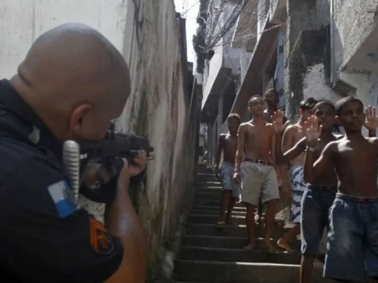 Il triste record di Rio de Janeiro: 1.546 uccisi dalla polizia nelle favelas