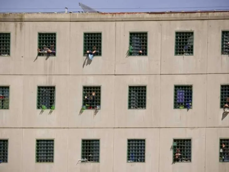 Le carceri scoppiano di nuovo. Servono risposte: dal personale all'edilizia