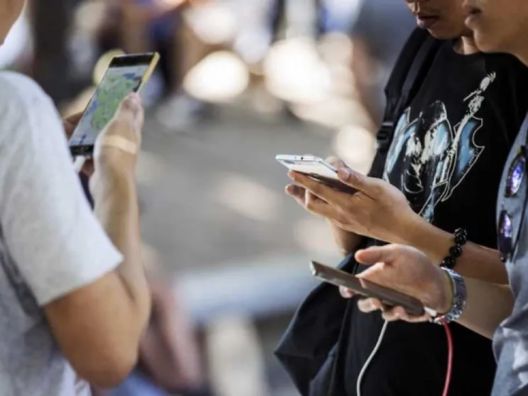 Giovani e smartphone, la regola del «buon senso» secondo James Steyer