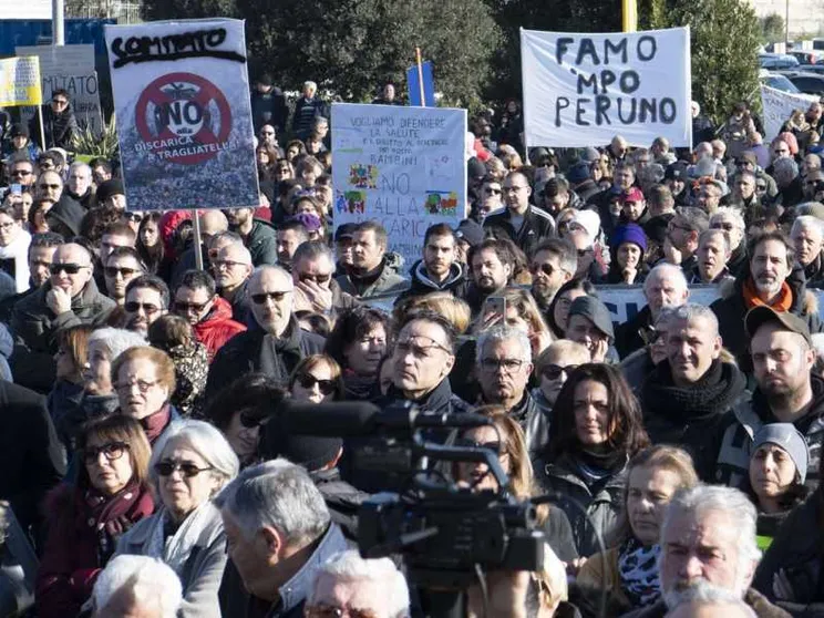 Roma, proteste a Monte Carnevale dove Raggi vuole una discarica di servizio