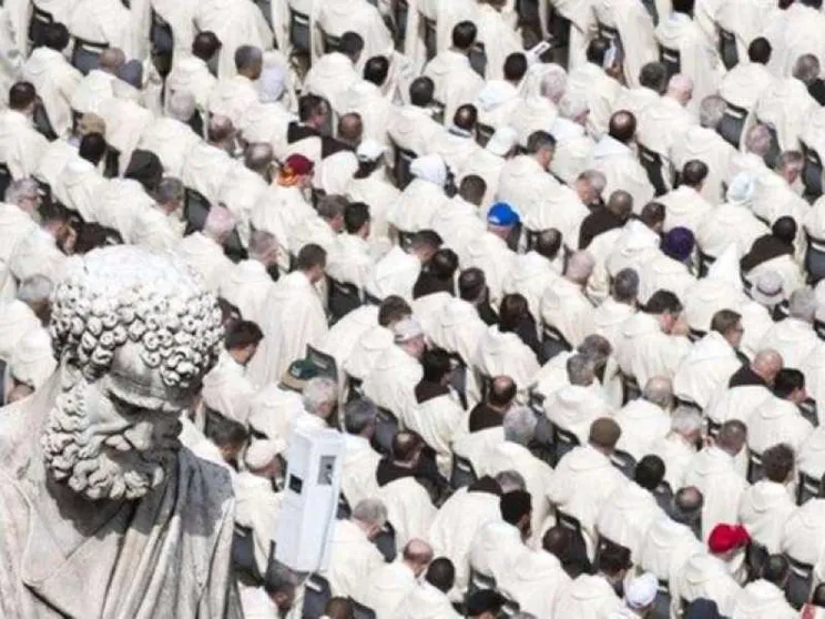 Il celibato dei preti è una «prassi che diventa norma nel 1215»