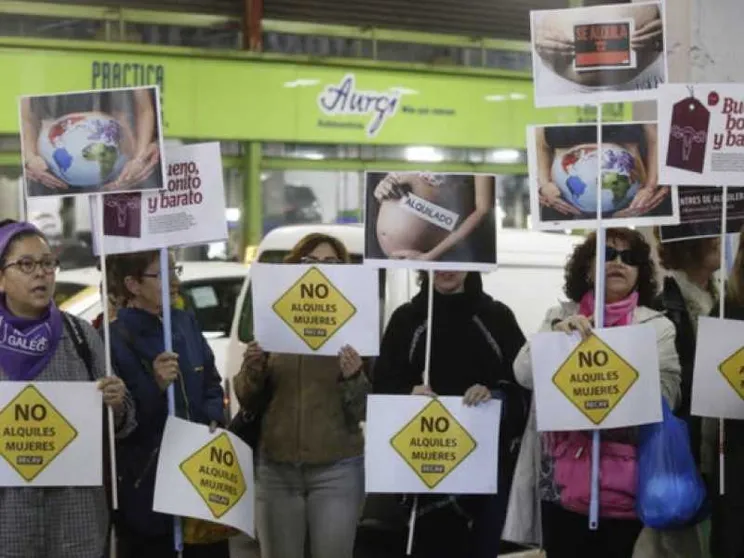 La petizione delle donne: «L'Italia dica no all'utero in affitto»