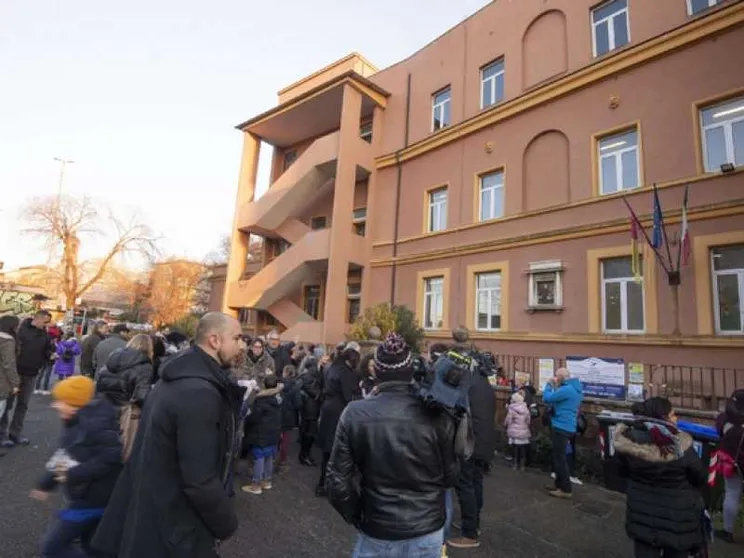 «Da noi soltanto benestanti». Bufera sulla scuola classista