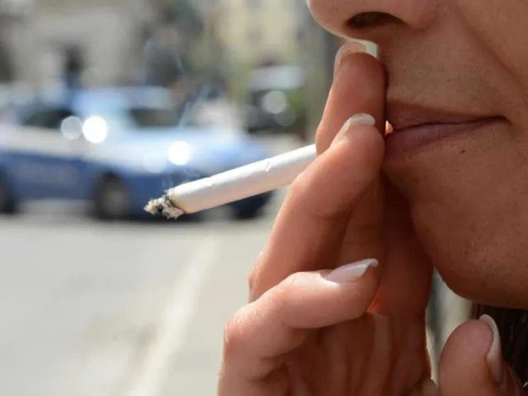 Contro lo smog il divieto di fumo all'aperto. Ecco perché Milano ci crede