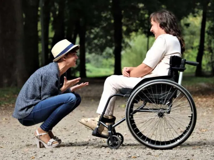 Il popolo insostituibile dei "caregiver". «Subito una legge per riconoscerci»