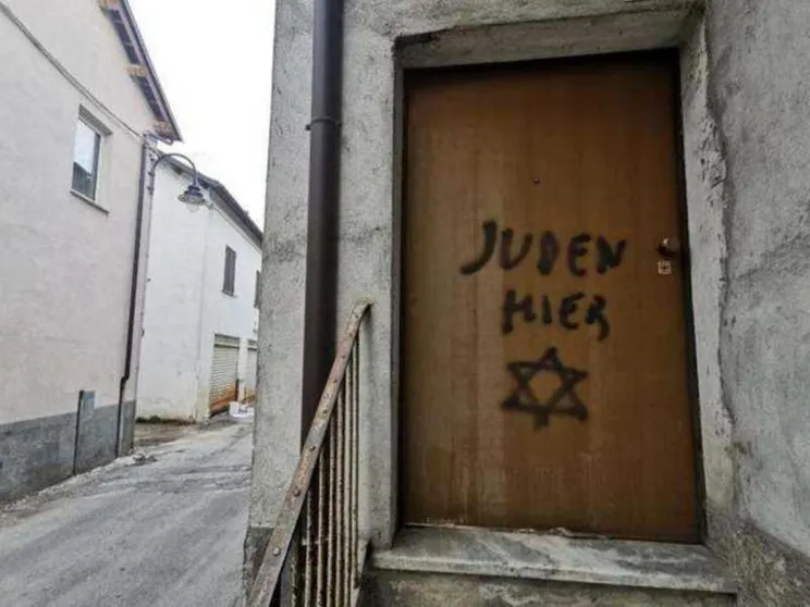Scritte naziste a Noto. E a Mondovì sulla casa di una deportata