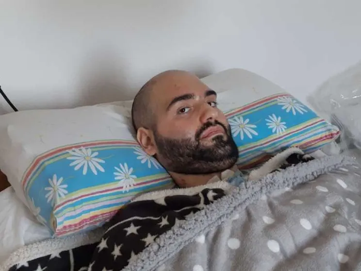 Il rapper con la Sla sul palco di Sanremo: «Il mio brano è un inno alla vita»
