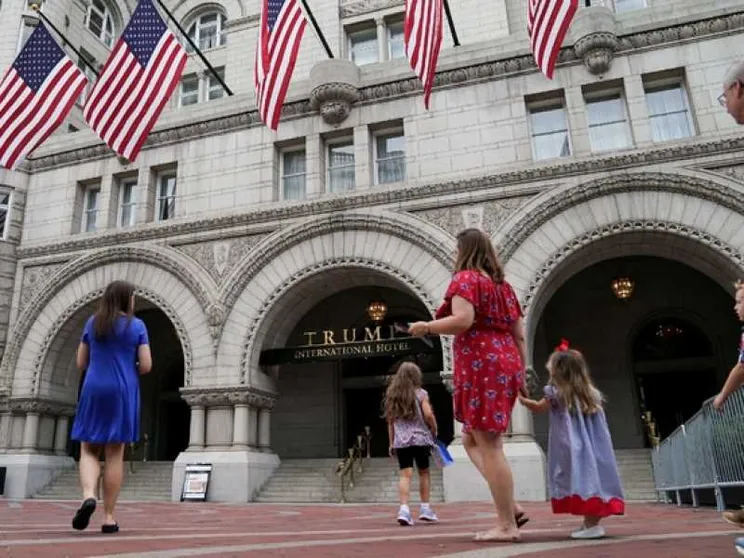 «La scorta di Trump negli hotel del presidente da 650 dollari a notte»