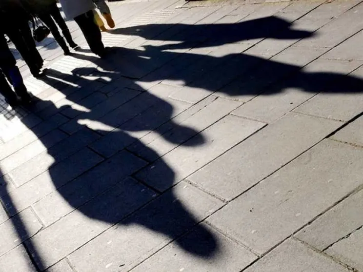 Le poesie di un padre separato per dire addio alle figlie che non può vedere