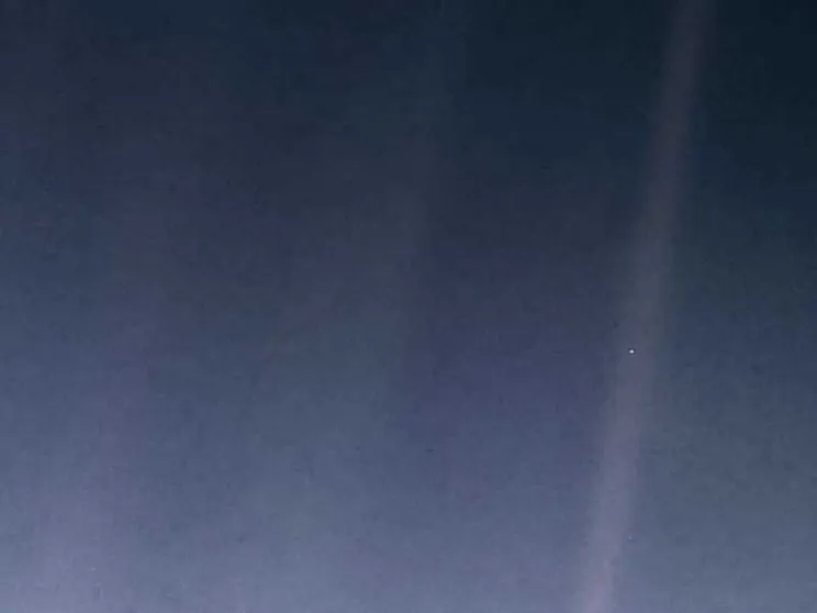 Compie 30 anni la foto della Terra vista da 6 miliardi di chilometri di distanza