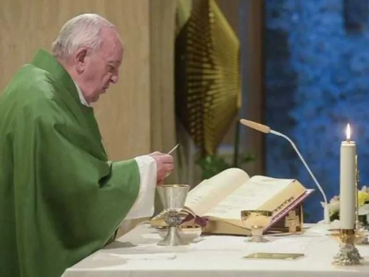 Il Papa: Dio ci chiede un cuore aperto e pieno di compassione