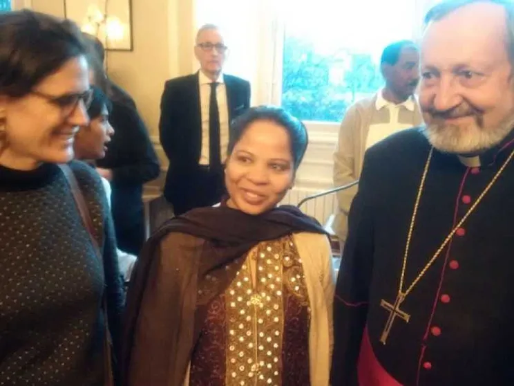Asia Bibi ora è cittadina onoraria di Parigi. E ringrazia anche l'Italia