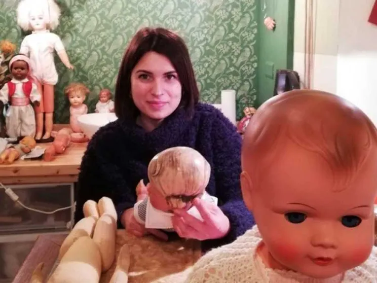 Greta, che «guarisce» le bambole