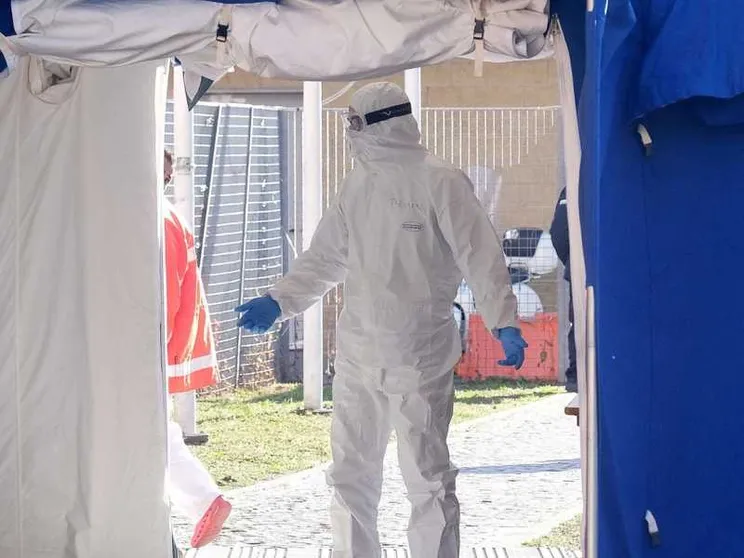 «Il coronavirus è già mutato tre volte. Sì alle quarantene»