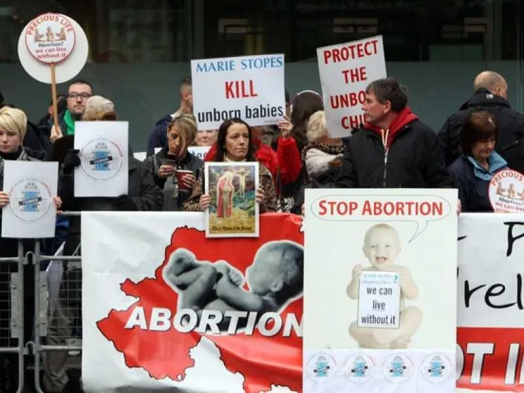 Aborti senza freni, in particolare tra le ventenni: uno ogni 4 gravidanze