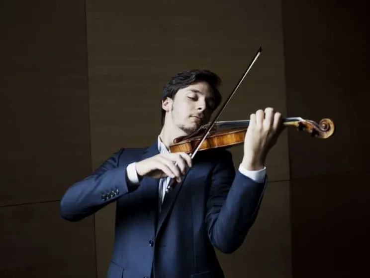 Il violino di Andrea Obiso: a 26 anni è la guida di Santa Cecilia